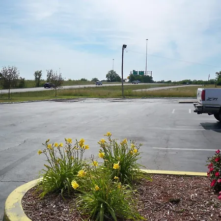 Economy Inn Wentzville-3