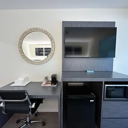 Ramada By Wyndham Anaheim Convention Center-2