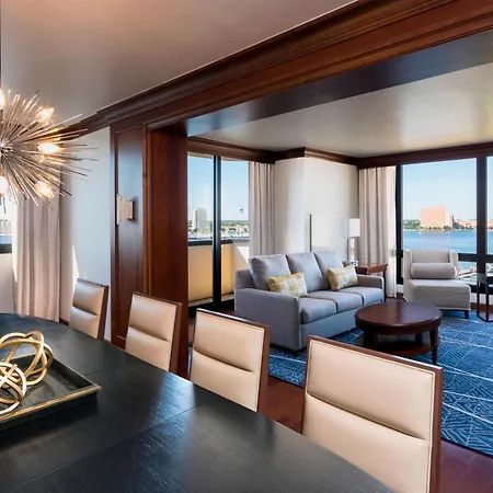 Sheraton Norfolk Waterside Hotel-3