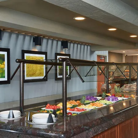 Doubletree By Hilton Fresno Convention Center-3