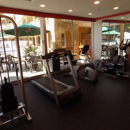 Ramada By Wyndham Burbank Airport-2