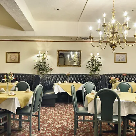 Ramada By Wyndham Pittsburgh/New Stanton-3