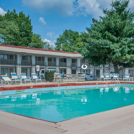 Econo Lodge Evansville-2
