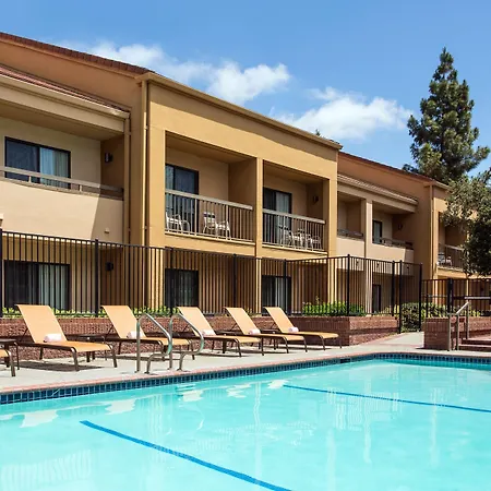 Courtyard By Marriott Pleasanton-3