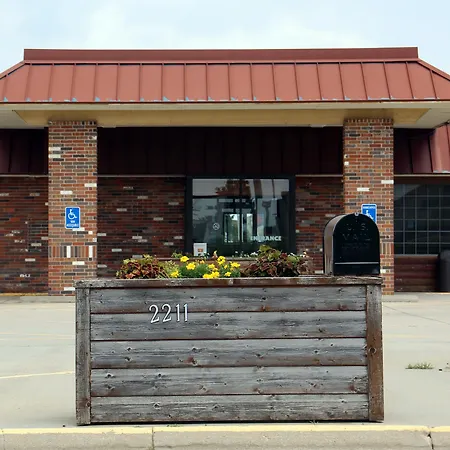 Surestay Hotel By Best Western Mcpherson-3