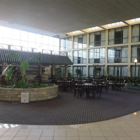 Days Inn By Wyndham Columbus Airport-2