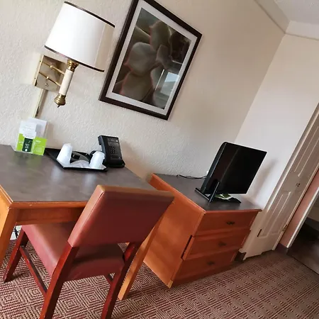 Super 8 By Wyndham San Antonio Near Seaworld Ingram Park-3