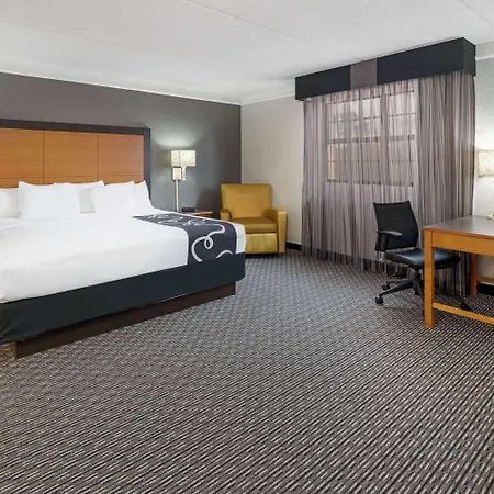 Super 8 By Wyndham The Woodlands North-3