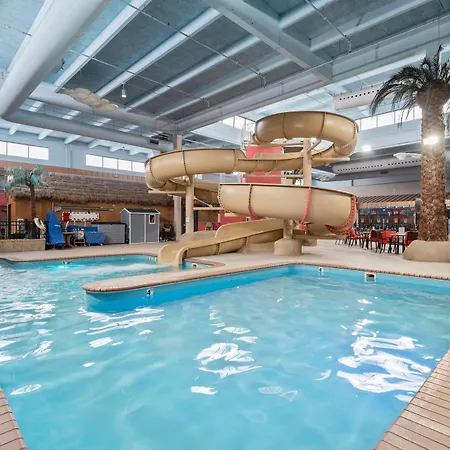 Ramada By Wyndham Sioux Falls Airport - Waterpark Resort & Event Center-2