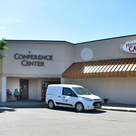 Ramada By Wyndham Sioux Falls Airport - Waterpark Resort & Event Center-3