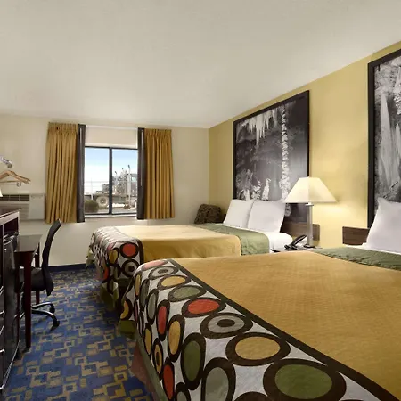 Super 8 By Wyndham Carlsbad-3