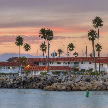 Oceanside Marina Suites - A Waterfront Hotel-2