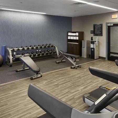 Hampton Inn Newark Airport-2