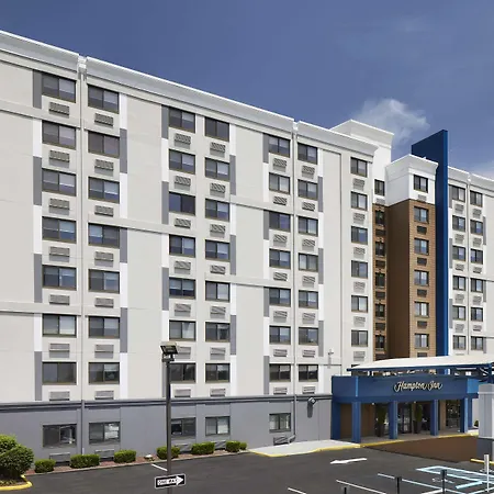 Hampton Inn Newark Airport-3