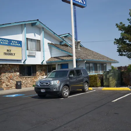 Nampa Inn & Suites-2