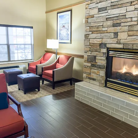 Comfort Suites Marquette-3