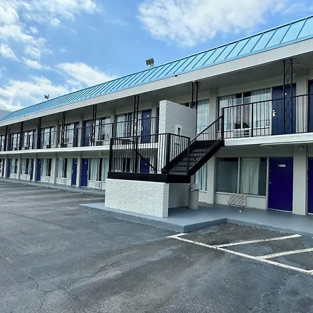 Days Inn By Wyndham Emporia-2
