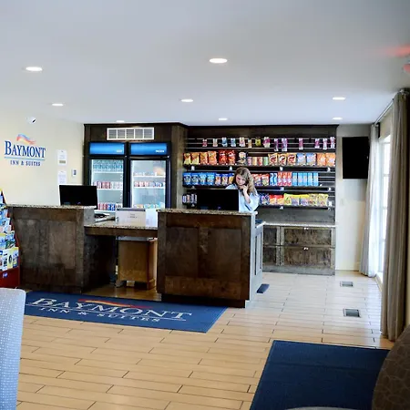 Baymont By Wyndham St. Ignace Lakefront-2