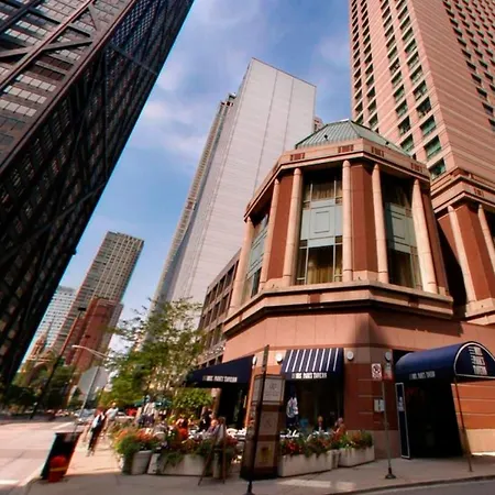 Hilton Chicago Magnificent Mile Suites-2