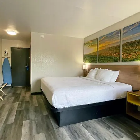 Days Inn By Wyndham Columbus In-2