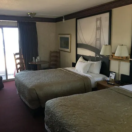 Super 8 Beachfront By Wyndham Mackinaw City, Mi-2