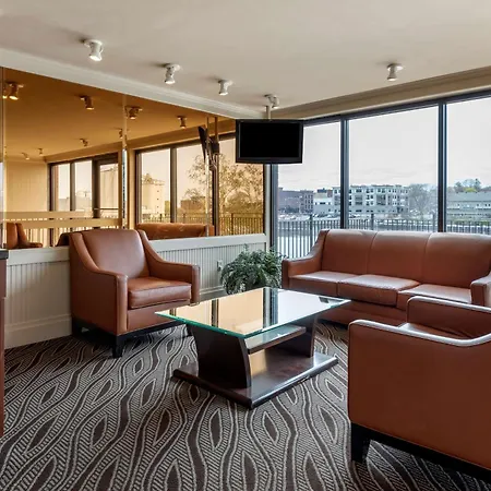 Best Western Plus Oswego Hotel And Conference Center-2