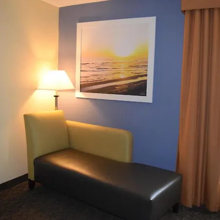 Days Inn By Wyndham Cadillac-3