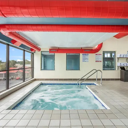 Americinn & Suites By Wyndham Baraboo Event Center-3
