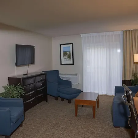 Comfort Inn & Suites Erie - Splash Lagoon Indoor Waterpark-2