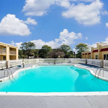 Days Inn By Wyndham Easton-3