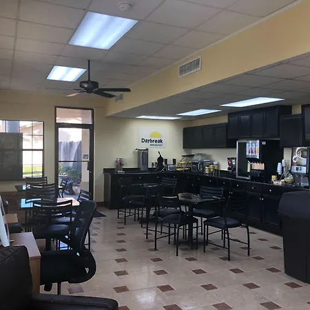 Days Inn By Wyndham Lake Charles-3