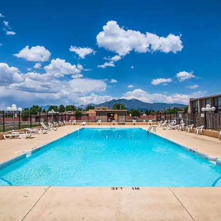 Quality Inn Taos-3