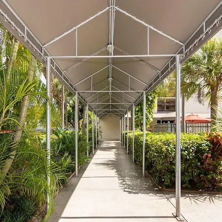 Red Roof Inn Plus Miami Airport-3