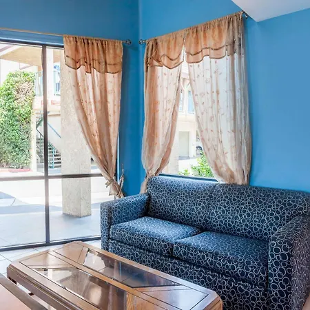 Howard Johnson By Wyndham Norco-3