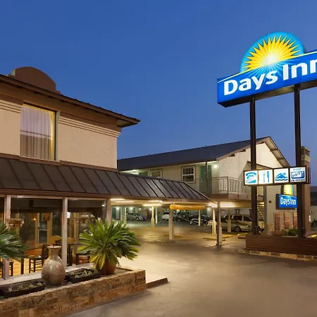 Days Inn By Wyndham Austin/University/Downtown-2