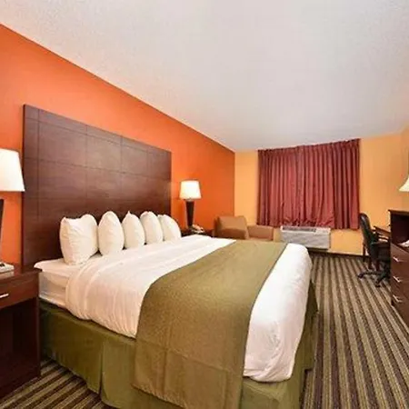 Quality Inn & Suites Grinnell Near University-2