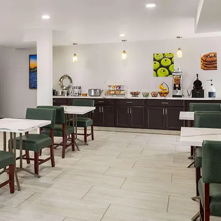 La Quinta Inn By Wyndham Victoria-3