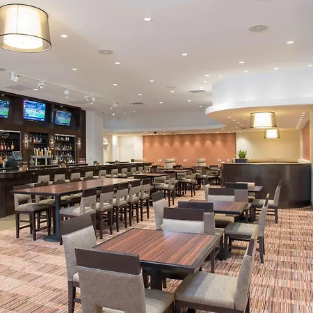 Doubletree By Hilton Hotel Grand Rapids Airport-3