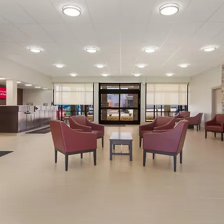 Red Roof Inn Plus & Suites Erie-3