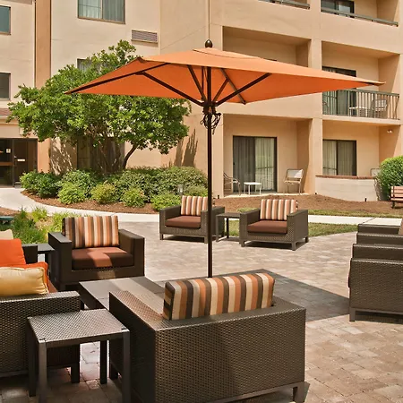 Courtyard Charlotte Southpark-2