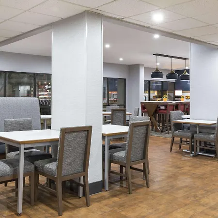 Hampton Inn Athens-3