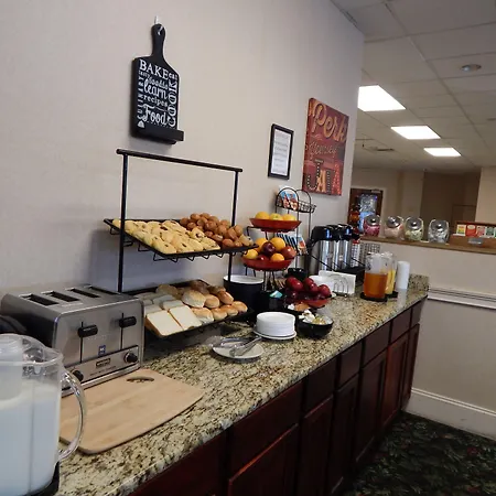 Ramada By Wyndham & Suites Warner Robins-3