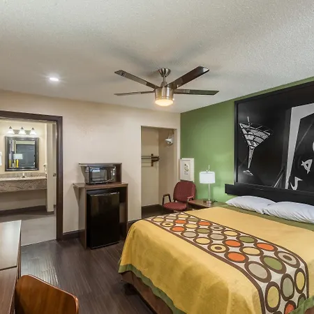 Super 8 By Wyndham Austin University/Downtown Area-3