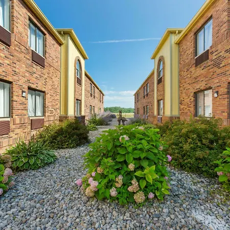 Quality Inn Alexis Rd-2