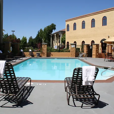 Best Western Plus Heritage Inn-3