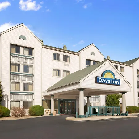 Days Inn & Suites By Wyndham Kansas City South-3