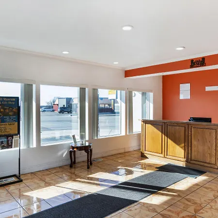 Travelodge By Wyndham Dodge City Ks-2