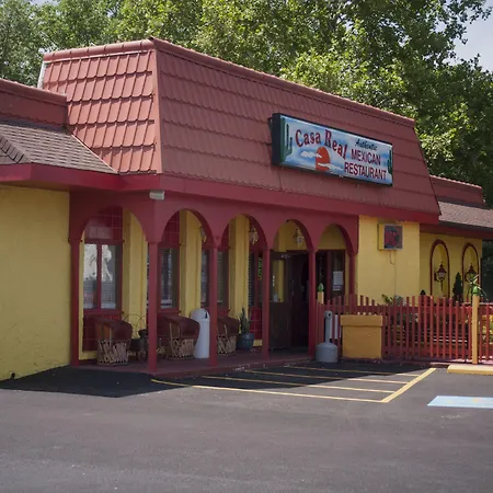 Econo Lodge Inn & Suites Sandusky South-2