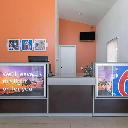 Motel 6 Bakersfield-3