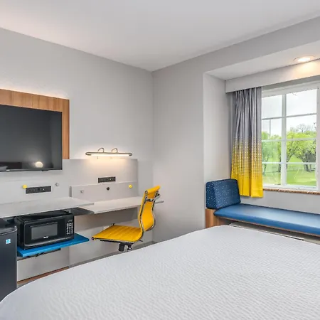 Microtel Inn & Suites By Wyndham Montgomery-3
